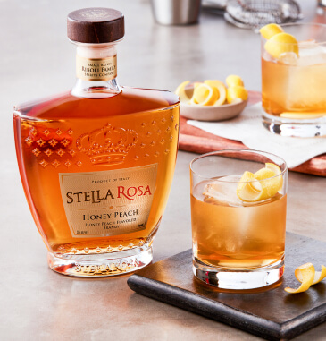 Stella Rosa<sup>®</sup> Honey Peach brandy together with cocktail Put the Petal to the Metal